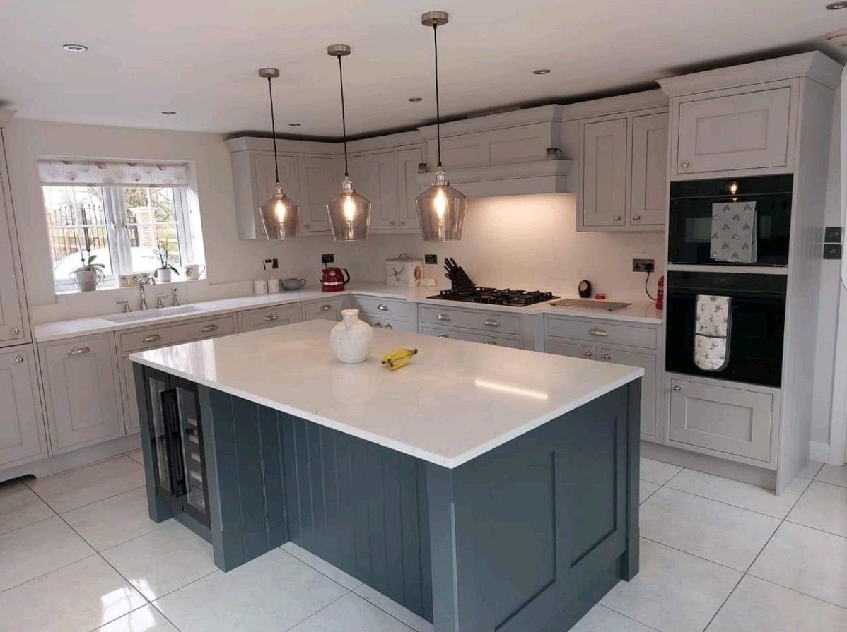 Shaker kitchen with an island by GS Renovation, London